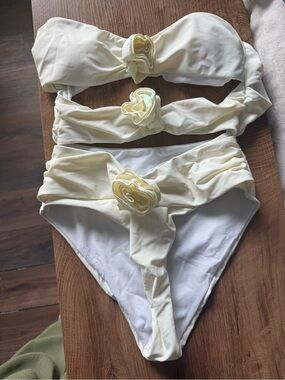 Cream/off white Floral Accent one Piece cut out swimsuit small new